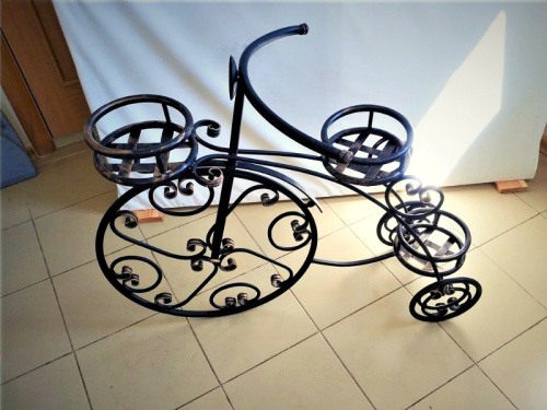 Кованая цветочница 18