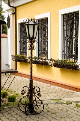 Светильник декоративный металлокованный